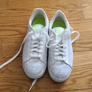 Women's casual shoes